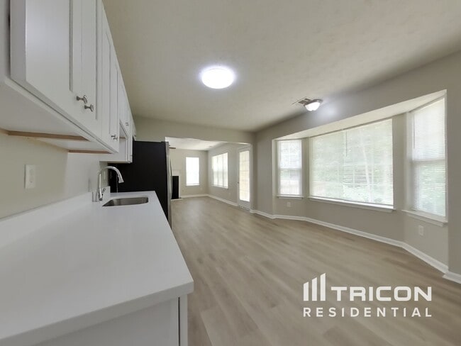 Building Photo - 6526 Revena Ct