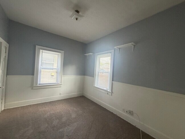 Building Photo - 3 Bedroom Near Irvington-Emerson Heights