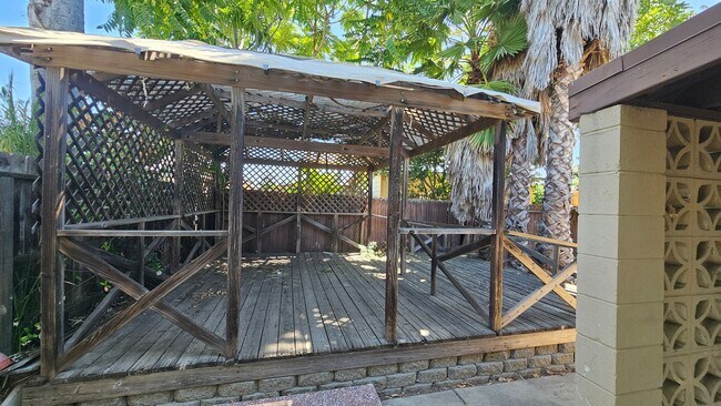 Building Photo - 3 bedroom 2 bath House in Escondido