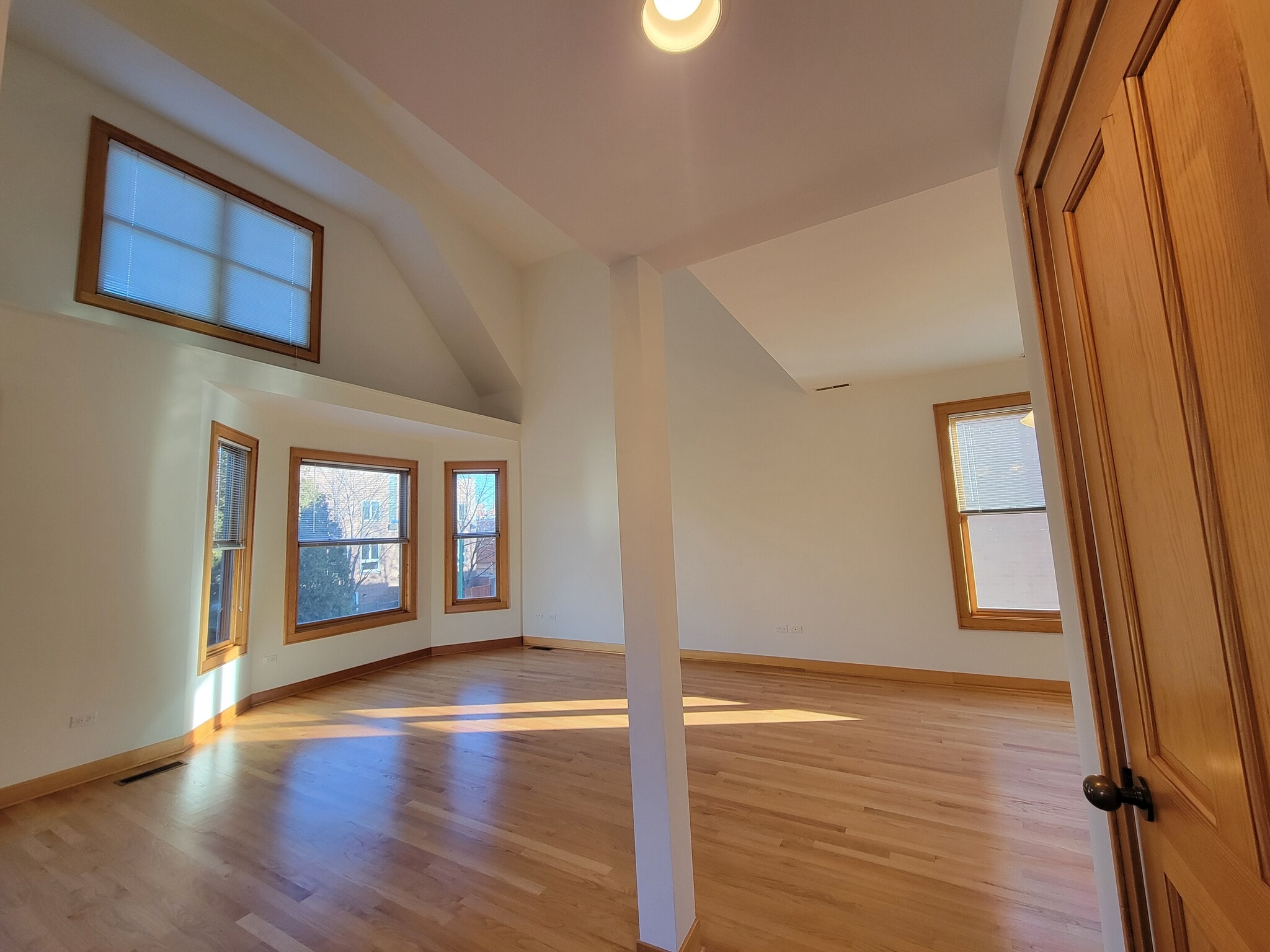 Living room - 2648 N Greenview Ave