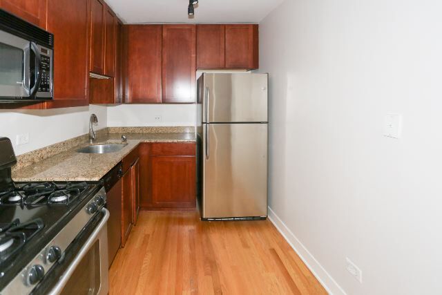 Building Photo - 630 W Wrightwood Ave