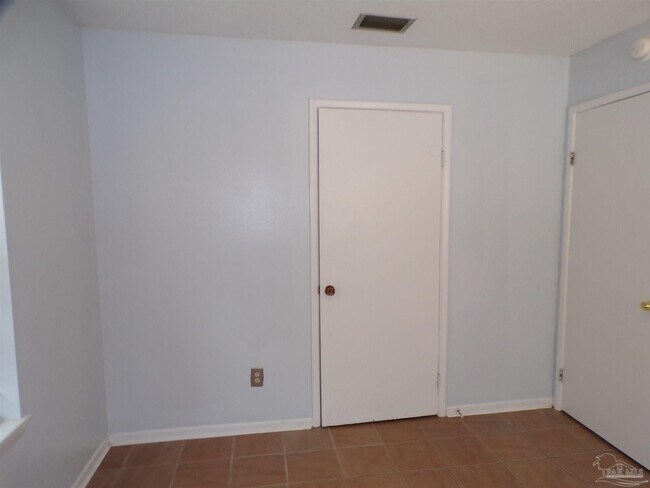 Building Photo - 10120 Guidy Ln