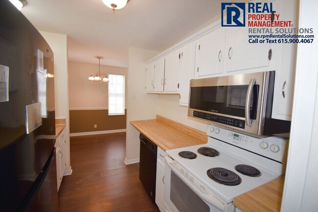 Building Photo - One level 3BR home 3.5 mi to Nissan, w/dry...