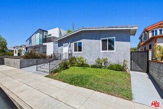 Building Photo - 869 Warren Ave