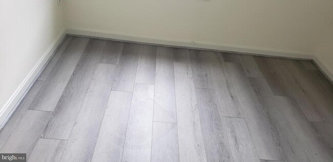 Building Photo - 5613 Glenwood Mews Dr