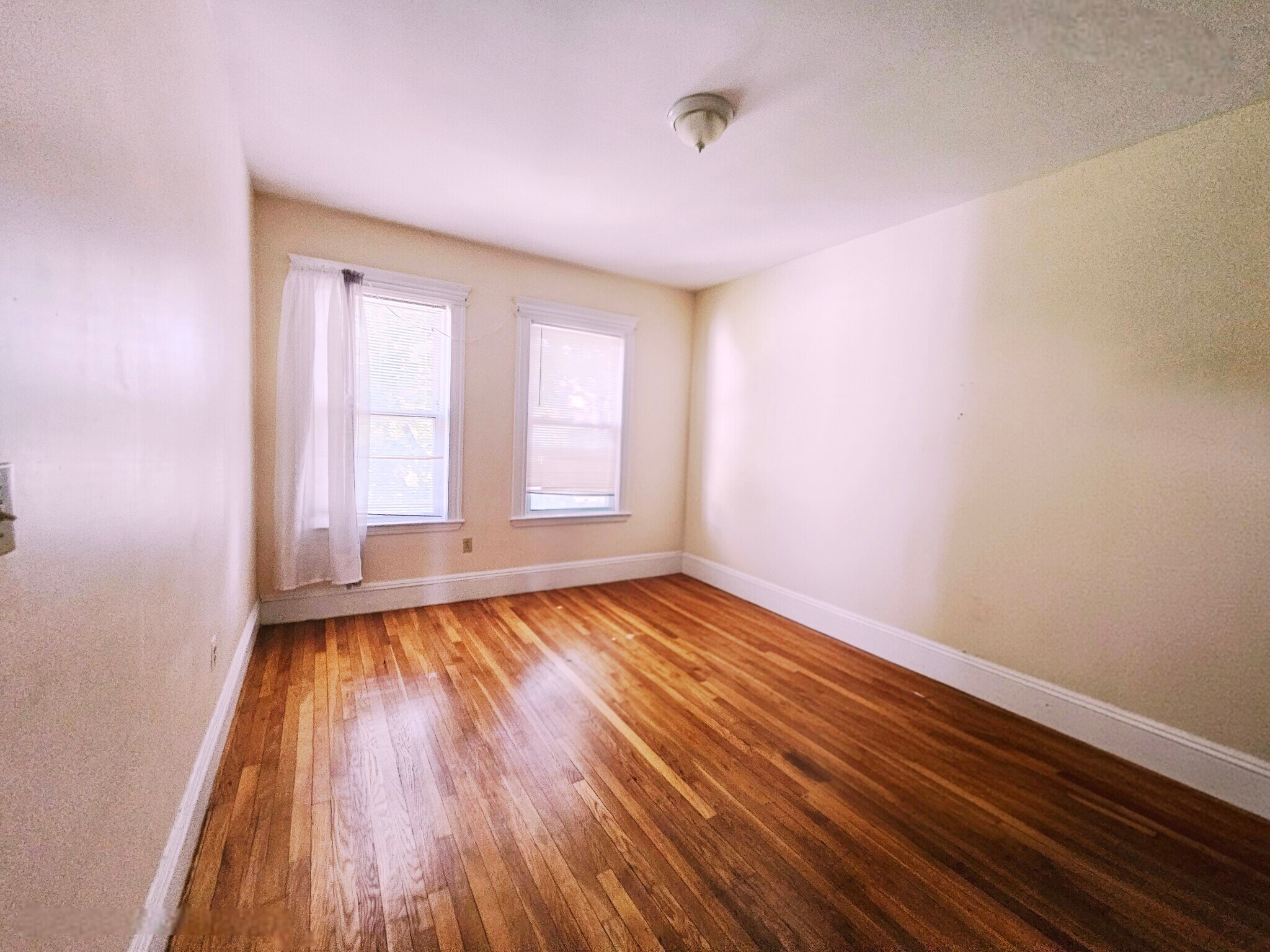 Building Photo - 243 Callender St