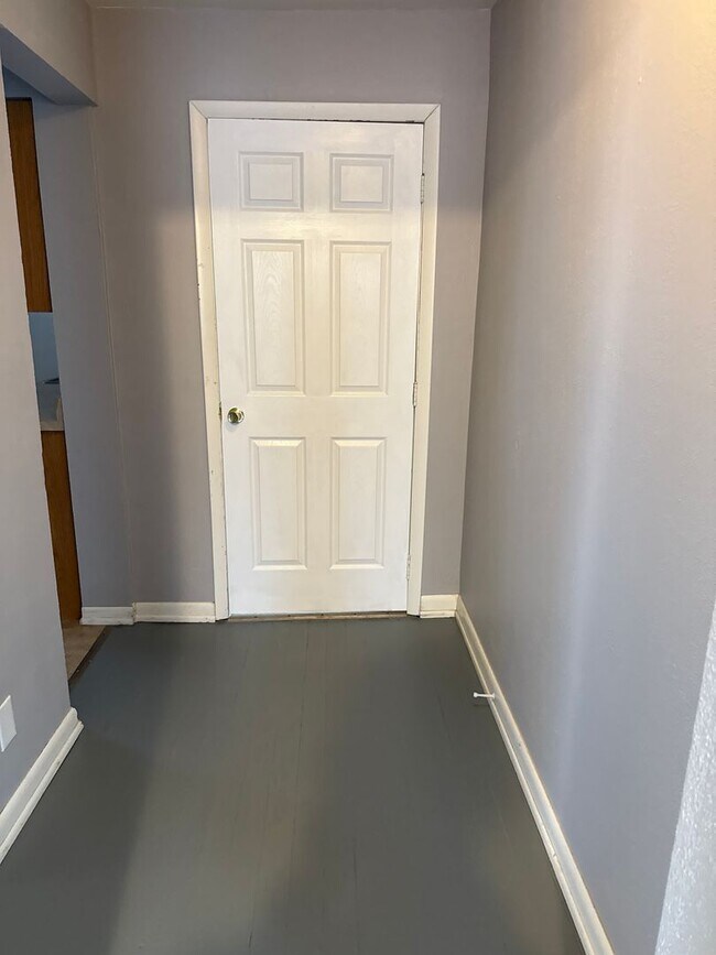 Building Photo - Allen street duplex