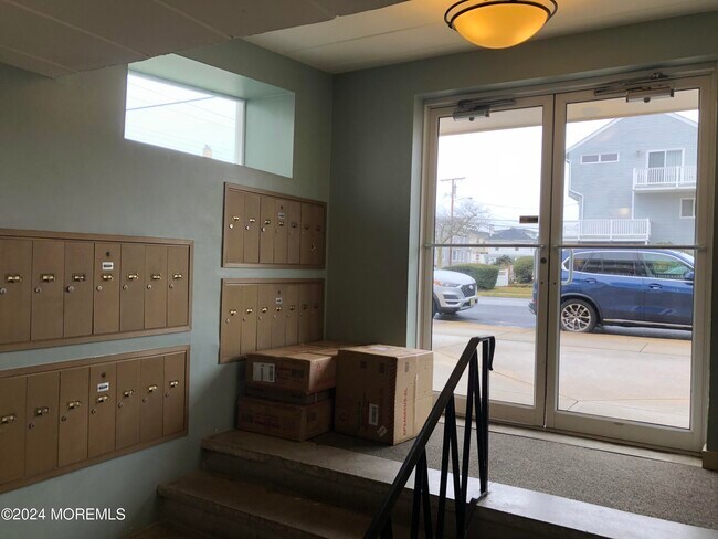 Building Photo - 200 Ocean Park Ave