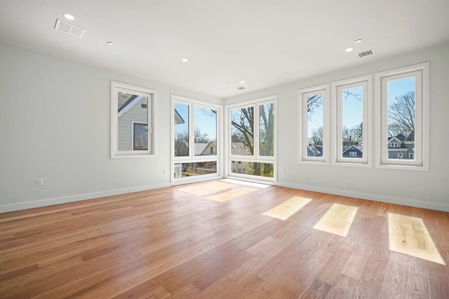 Building Photo - 147 Grampian Way