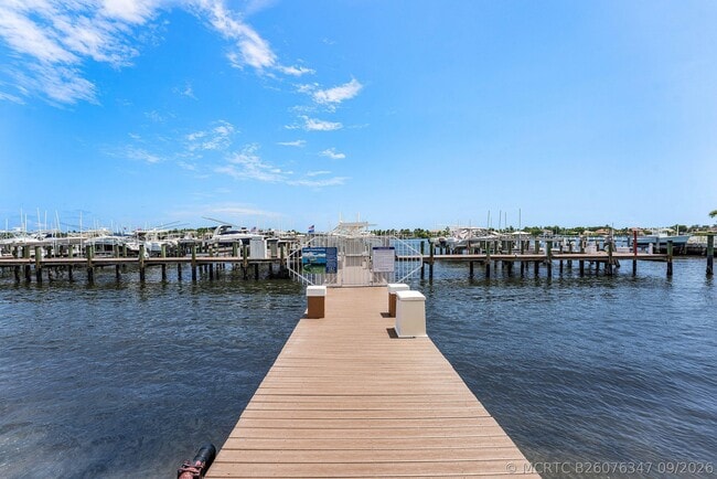 Building Photo - 167 Yacht Club Way