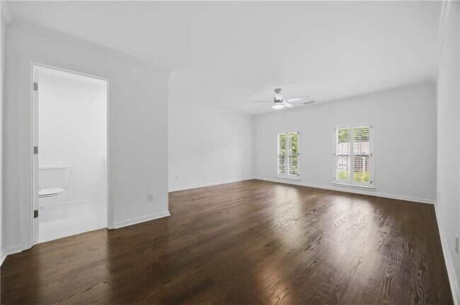 Building Photo - 6410 Westchester Pl