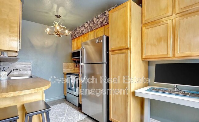 Building Photo - 3061 Lois Dr