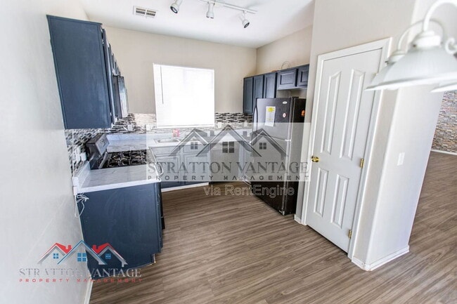 Building Photo - 2185 N Mosley Dr