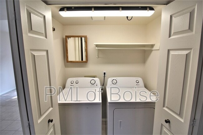 Building Photo - 625 W Idaho Ave