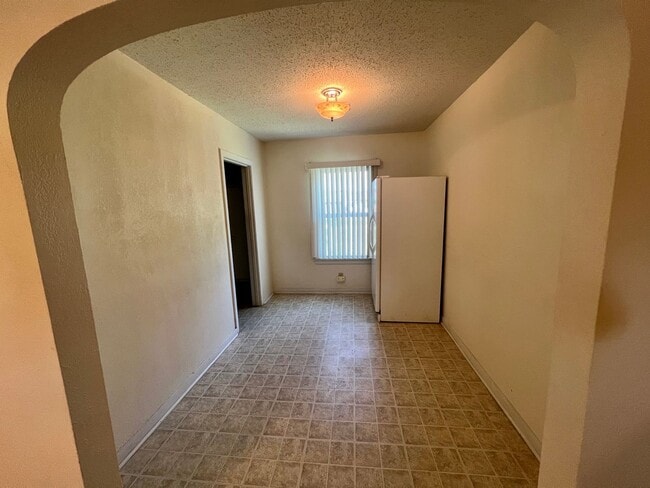 Building Photo - AVAILABLE NOW!