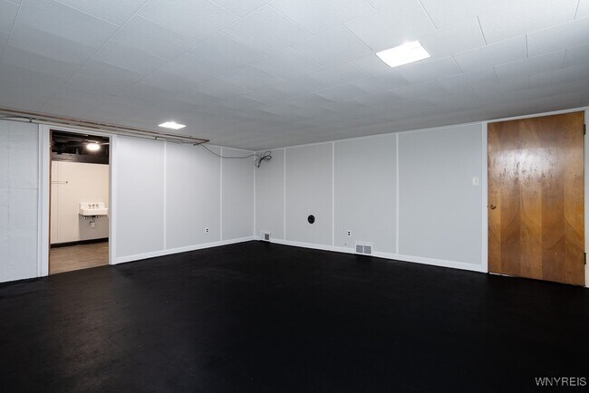 Building Photo - 2470 Eggert Rd