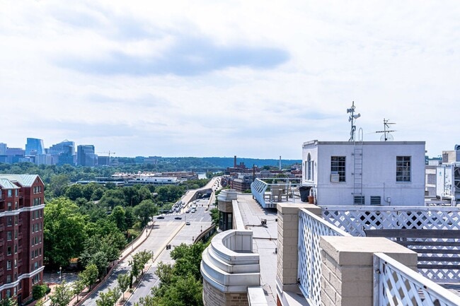 Building Photo - Beautiful One Bedroom in the Heart of Foggy Bottom| Water and Gas Included!