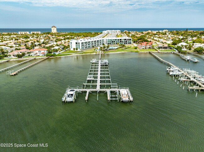 Building Photo - 225 Strand Dr