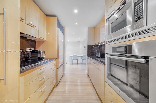Building Photo - 6801 Collins Ave