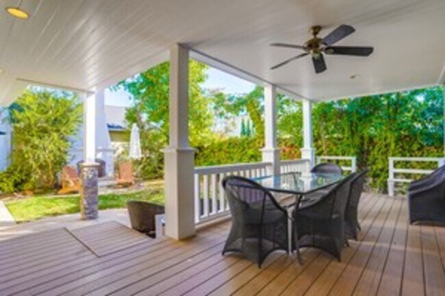 Building Photo - Beautiful 4 Bed/4 Bath Family Home w/pool - Upcoming and available at the end of April!