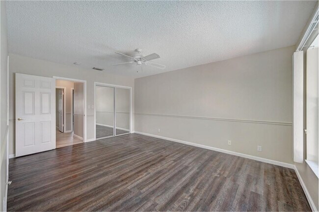 Building Photo - 7743 W Country Club Blvd