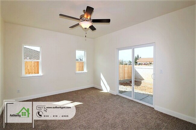 Building Photo - 2530 Rainbow Ln