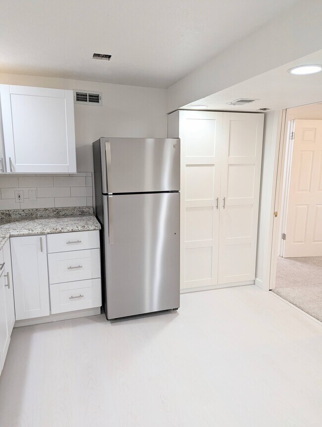 Building Photo - 18 E 900 S