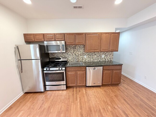 Building Photo - 601 N 39th St