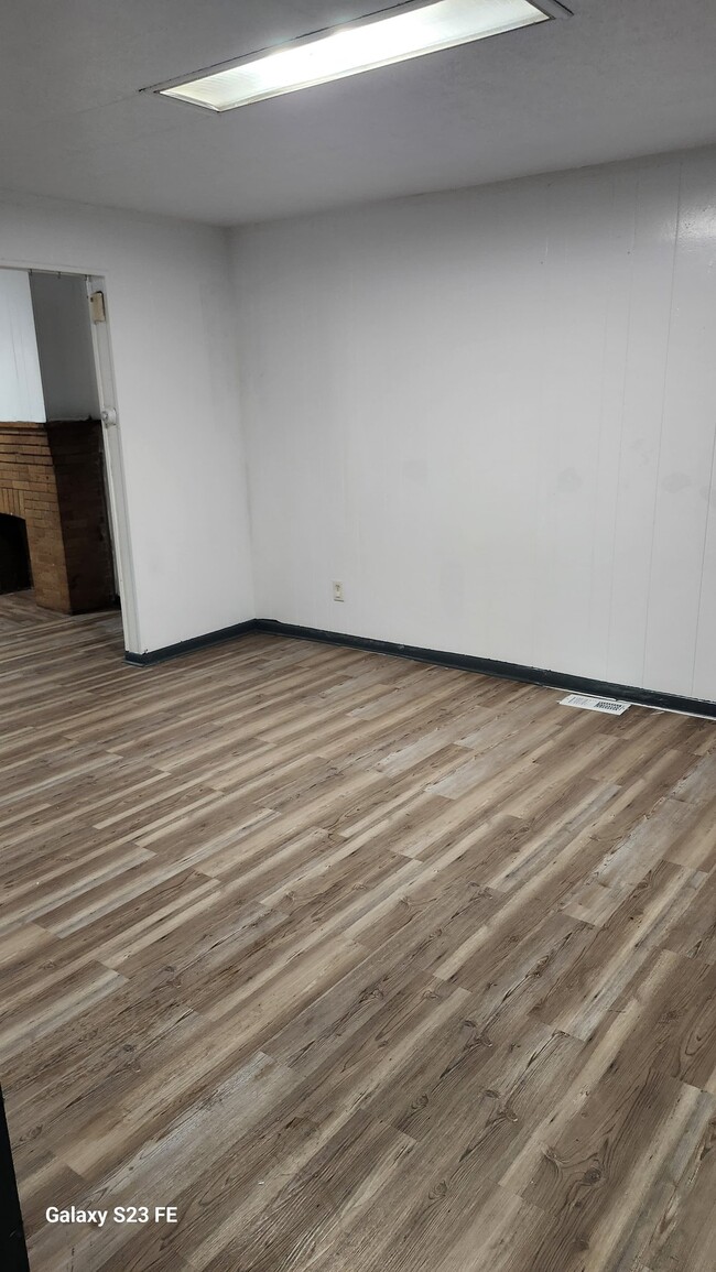 Building Photo - 37 Dempster St