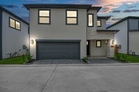 Building Photo - 12010 Royal Oaks Banner Wy