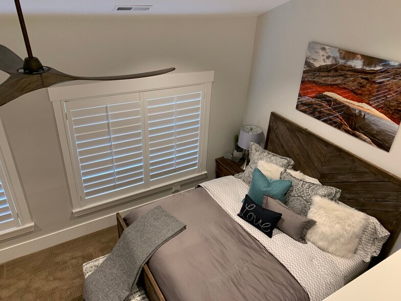 Building Photo - 991 E Senior Band Rd