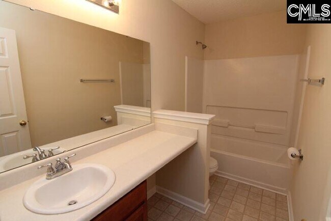 Building Photo - 5 Redbrush Ct