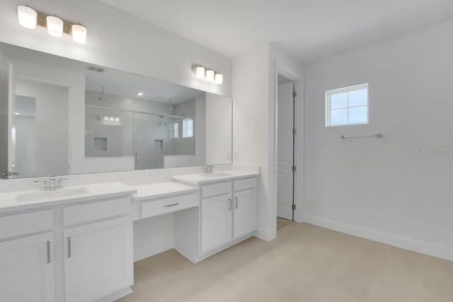 Building Photo - 15075 Tea Tree Dr