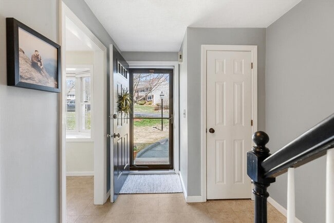 Building Photo - 320 Newbury St