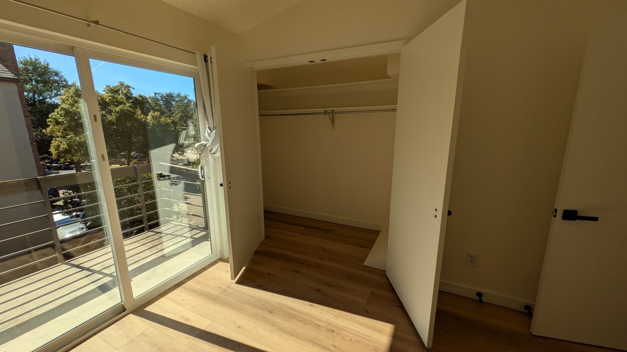 Building Photo - 3944 Buena Vista St