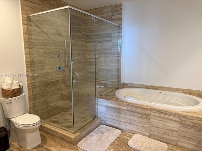 Building Photo - 15901 Collins Ave