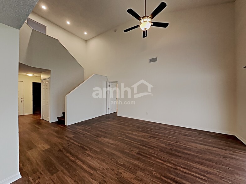 Building Photo - 105 Green Cove Ct