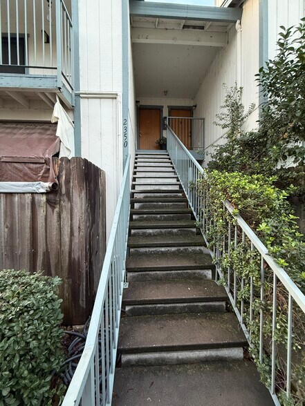 Building Photo - 2350 Alta Garden Ln