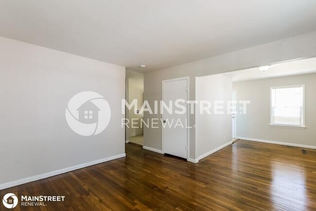 Building Photo - 922 N Harbison Ave