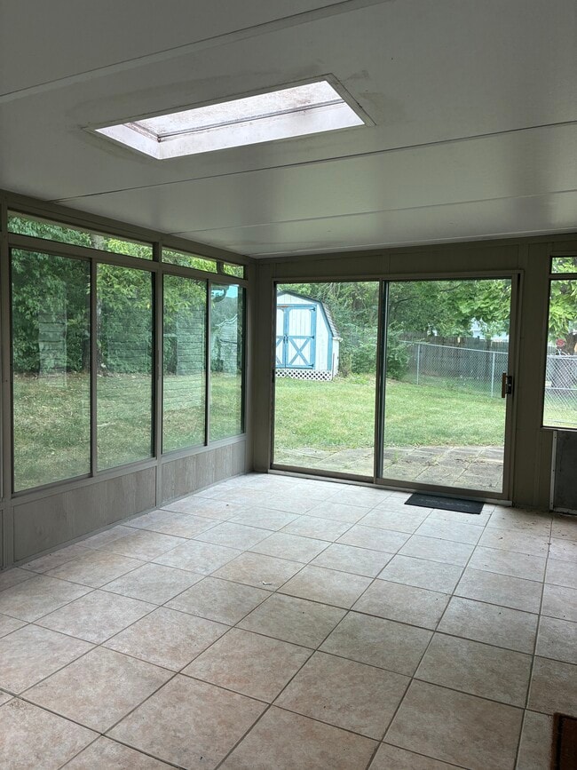 Building Photo - 995 Wren Ct