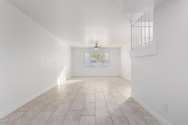 Building Photo - Beautiful townhome in Scottsdale!