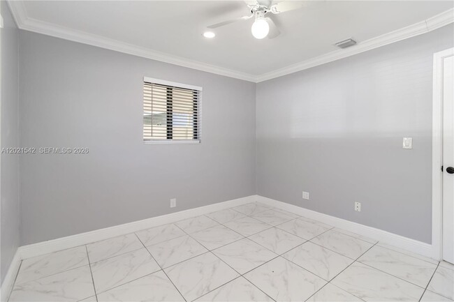 Building Photo - 913 SW 49th Ave