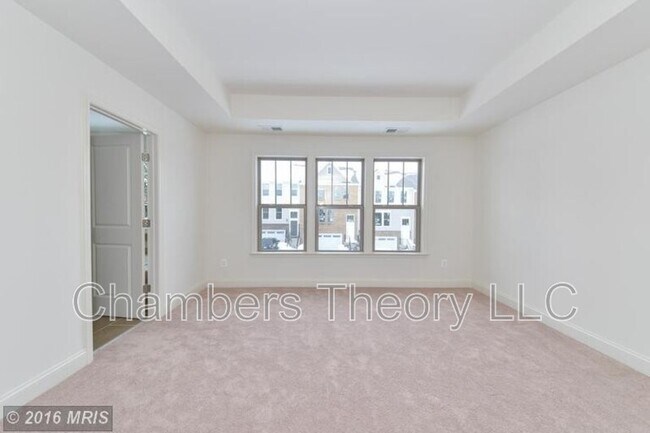 Building Photo - 220 Natural Terrace