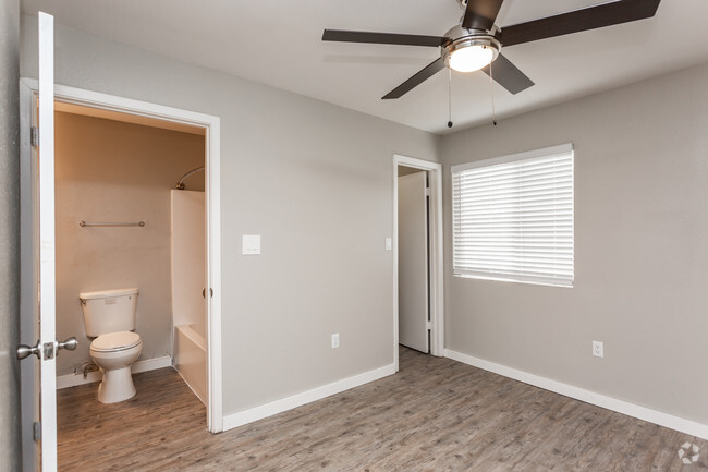 1BR, 1BA - 535SF Bedroom - The TEN02