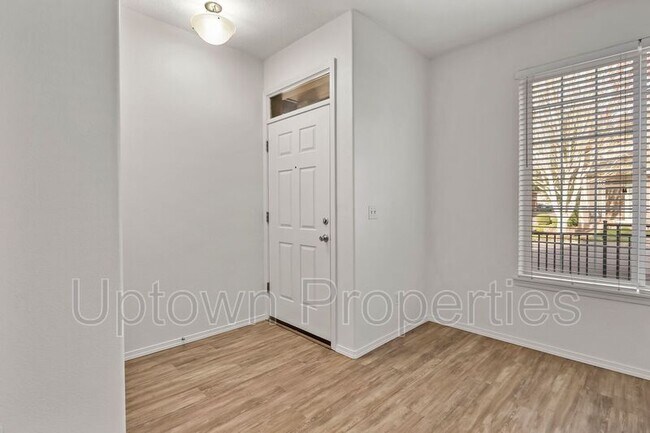 Building Photo - 1611 SW San Mateo Terrace