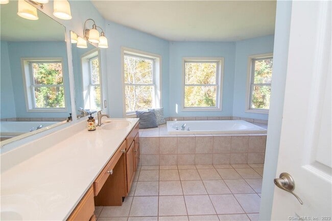 Building Photo - 82 Fowler Rd