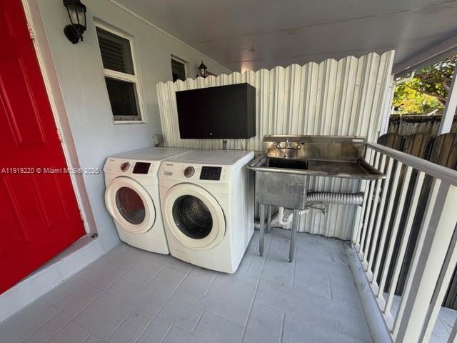 Building Photo - 2740 SW 32nd Ave