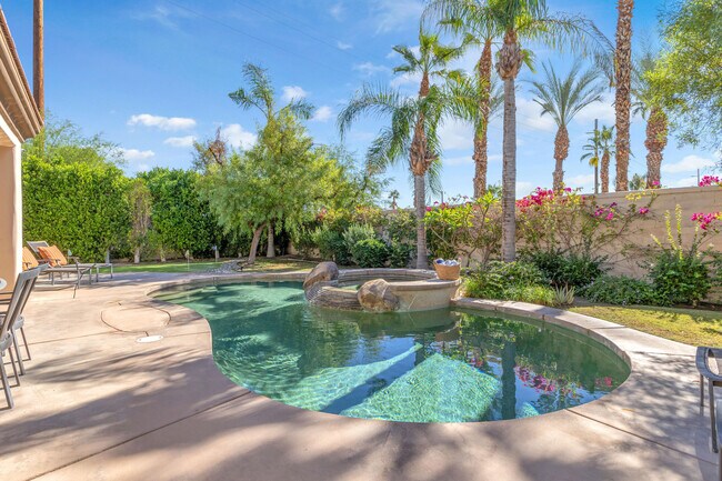 Building Photo - 35 Calle La Reina