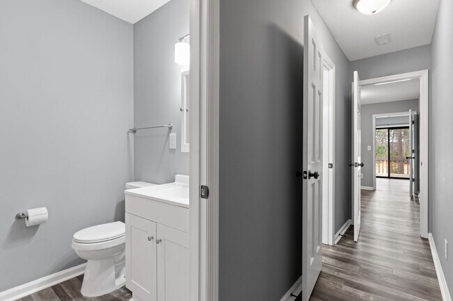 Building Photo - 310 Country Club Villa Dr