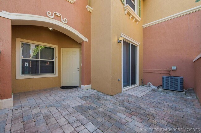Building Photo - 732 SW 106th Ave